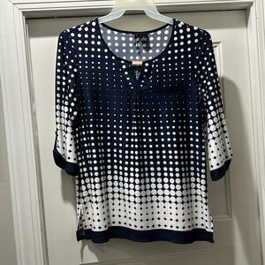 Women’s top. Excellent condition. Like new.